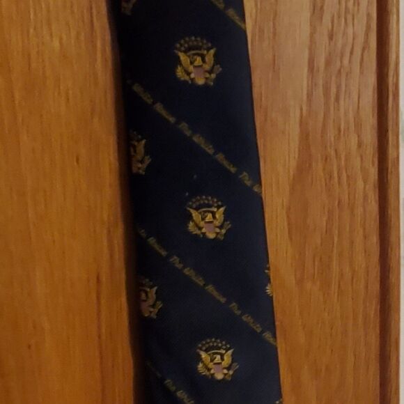 Cambridge LTD. Navy Blue Men’s Tie Necktie with white house and seal - Picture 3 of 5